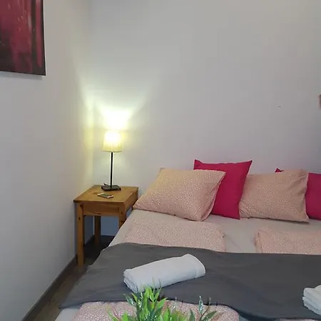 Michael With 2 Near Gozsdu Udvar Βουδαπέστη